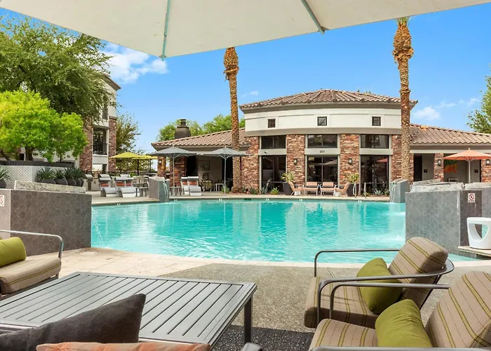 Cozysuites By The Stadium With Pool 30 Apartment Glendale