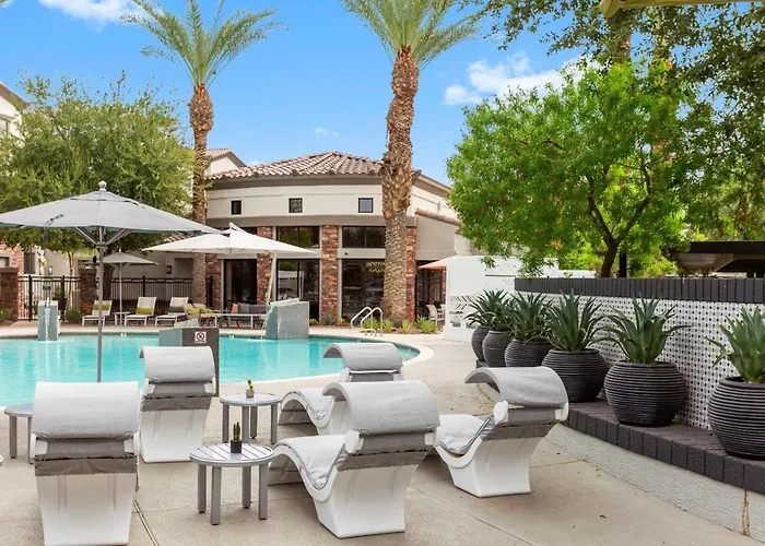 Cozysuites By The Stadium With Pool 30 Apartment