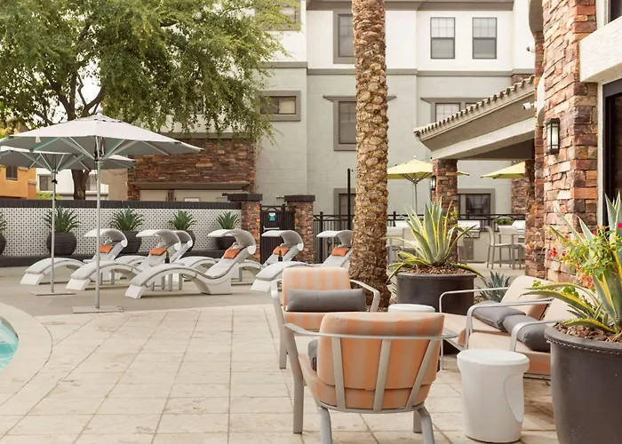 Cozysuites By The Stadium With Pool 30 Glendale