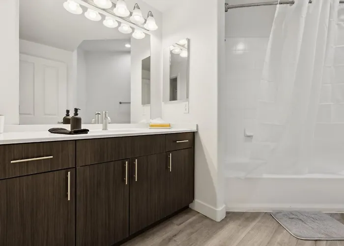 Cozysuites By The Stadium With Pool 30 Glendale