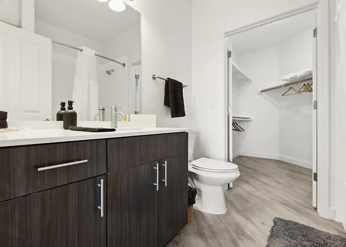 Apartment Cozysuites By The Stadium With Pool 30 *