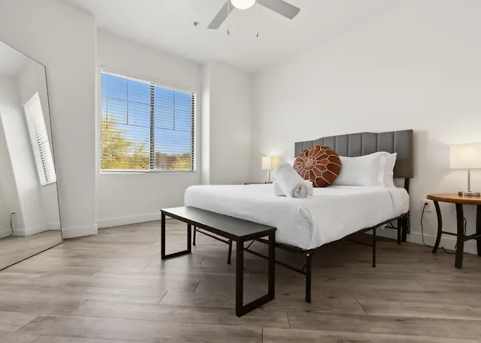 Cozysuites By The Stadium With Pool 30