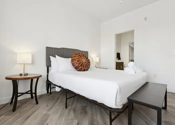 Apartment Cozysuites By The Stadium With Pool 30 *
